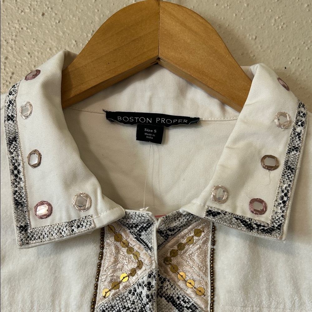 Women's Embroidered Jacket - Picture 2 of 16